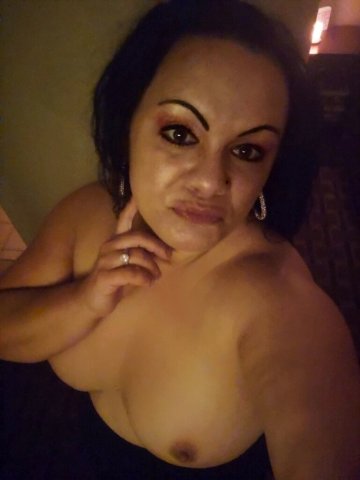 who is up and wanting to be naughty by filling me up before get snowed in and cant have no fun in Clarksville, IN - 43 - 1