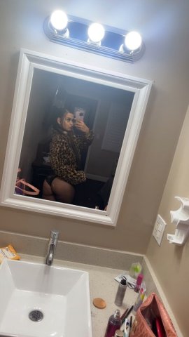 NEW TO TOWN 🥰 100% 💋Specials 🥰 text me 📲 - 27 - 1