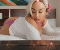 Sacramento escorts - Gorgeous Curvy Bombshell - 25