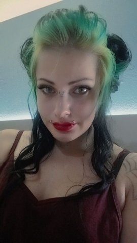 im taking outcalls today Running specials Alt girl Green eyes w/ lots of tattoos/piercings - 30 - 1