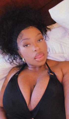 • “Snowed in and craving attention — the dirty kind 😘” “If we’re snowed in… we might as well make it hot 🤭 - 26 - 1