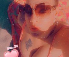 UR #1ONE OF A KIND IS WAITN FOR U 2 HIT HER LINE - 40 - Image 1