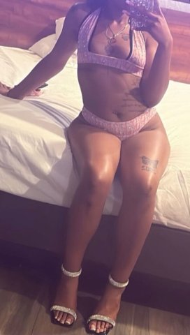 Looking For A 5🌟Chic👀 WELL IM HERE📍👀PRETTY FACE SLIM WAIST W/ A PHAT WET 🐱‼💦🤪 👀 ! 2 girls 👯♀‼ - 23 - 1