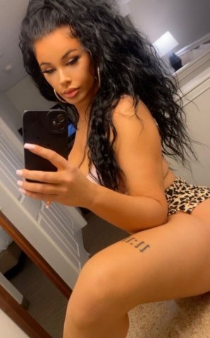 available in VANCOUVER Tomorrow monday 2nd 4pm-12 am --DO NOT CALL ME. read ad/description below 👇before reaching out. if you do not, I will just redirect you right back to it. 🙂 - 30 - 1