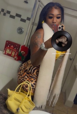 If you never felt a super soft booty call me🥹🥹😋😋 mines is super soft - 21 - 1
