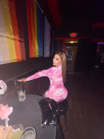 hot ts hosting now - 25 - 1