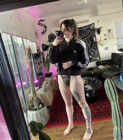 Hey I'm Usa Sarah, Available 24/7🙈👸Independent sucking queen 👅🙊Looking for someone regularly for in/outcall or car dates. - 27 - 1