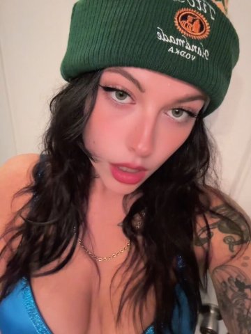 huge boobs, tiny waist, tattoos, slave, black hair 20's - 22 - 1