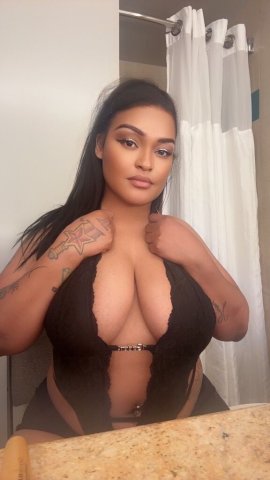 I CATER TO WHITE MEN ONLY AGES 35 AND UP I HAVE VIP PACKAGE TODAY 250 1HOUR MENU LISTED BELOW MUST READ BIO THANKS - 25 - 1
