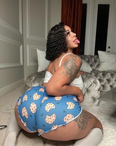Hi sweetie😍🥵 I’m Brenda— an independent escort and experienced massage therapist. available for incall, outcall, and car sessions, offering exceptional stress relief and a unique, unforgettable experience. - 40 - 1