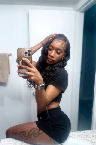 Cali Girl🌴5'2 Petite Freak💦German and Black🇩🇪Hazeleyed🤎 - 21 - 1