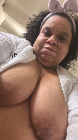 I am only doing head cause I'm not feeling well $50 bj I don't do bbj please don't ask or you will get blocked - 44 - 1