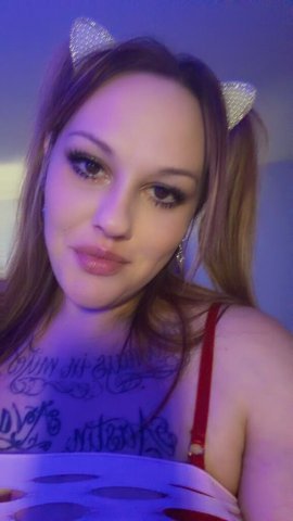 From Holiday Fade to Hot Wake-Up Call – Phoenix’s Teasing Temptress Awaits - 32 - 1