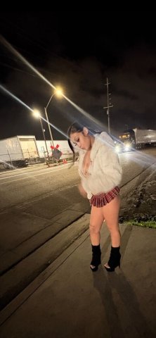 Hey there im Adryana im 5,2 latina /filipino quick visit 15 min 150 (hhr rates are 250$)incalls,outcalls ,Fetish friendly fell free to ask - 19 - 1