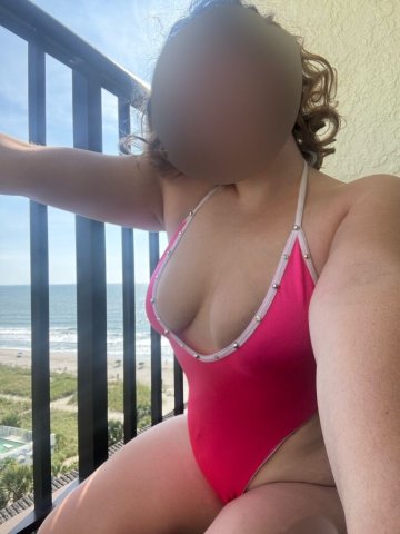 Bombshell visiting the beach💖 - 21 - 1