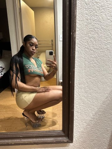 facetime shows & content available👏🏾👏🏾🥰 - 22 - 1