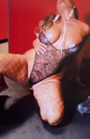 Time To Cum Play Sexy Italian Blonde Bombshell - 35 - 1