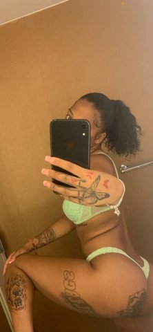Here In Town 🥰Sweet petite treat🍭 your perfect get away 🥰 Wet & tight👅 sexy pics 4 sale📸 - 25 - 1