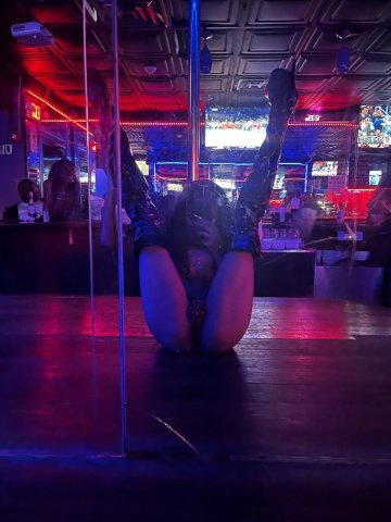 VISITING FROM VEGAS🥂SLIPPERY WHEN WET💦💦💦 - 19 - 1