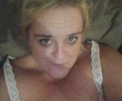Thirsty Thursday!!! all holes open.. no restrictions.. unlimited pops on the hour - 45 - Image 5