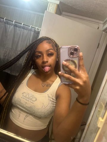 Sweet but seductive 🍭✨ Attentive to every detail 🌹Real connection, no time for games ❗Outcall & Incall ready ✅🍑 Anal👄💦 Oral🚫 No GFE - 22 - 1