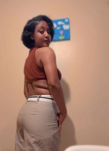 sexy brunette available - 20 - 1