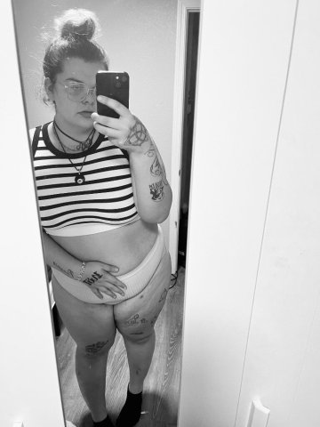 sloppy head and good in bed, fair priced specials everyday, open minded and ready to please! BOOK WITH ME - 25 - 1