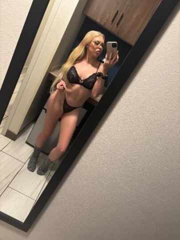 sexy lil blonde - 27 - 1