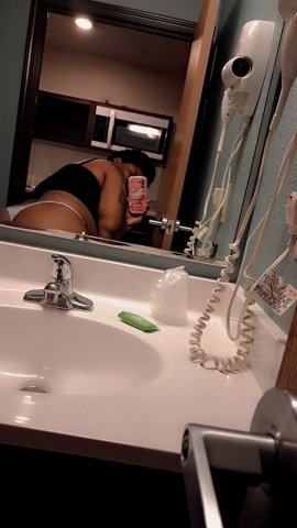 COME SEE THIS WET WATERFALL HOT AND READY One Night Only I'm from out of town!!!! - 25 - 1