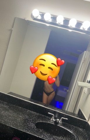 Cute, slim Latina girl in your city. 🥵 - 21 - 1