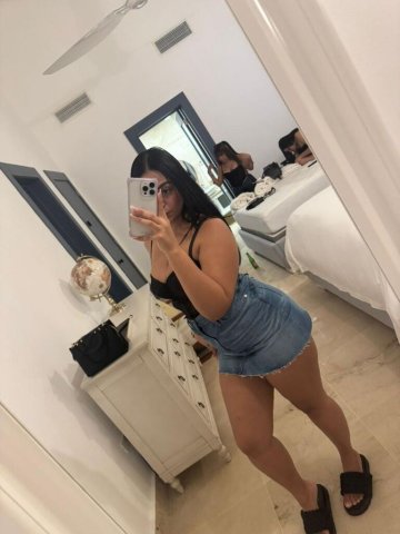 Hi, I'm Amy, a beautiful Colombian girl eager to have a great time with you. I'm available 24/7. - 26 - 1