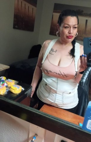 The new naughty neighbor next door keeps giving me the eye - 38 - 1