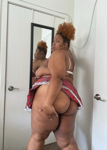 BBW🍑Lover Come See What We Get Up🍒 Your Favorite Fatish Princess Available💅 Dirty mind🤍 Teasing u one naughty thought at a time💕 Come closer... if you dare🔥 Spoil me or stay useless💸✨ 💋 - 34 - 1