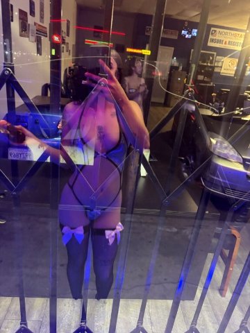 petite and playful vibes, good company, and a guaranteed fun time😘 - 21 - 1