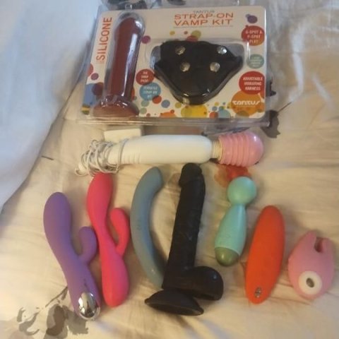 Bakersfield cum for discrete pleasure with a Legendary Lady trust and believe we will have fun while i squirt on your cock so cum through you wont be disappointed. - 42 - 1