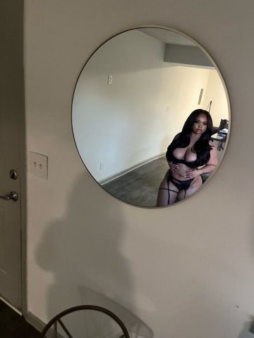 🍦READ BEFORE YOU TEXT 🫵INCALL AND OUTCALL ONLY AVAILABLE NOW💦🫦NO BARE ANYTHING✋🏾NO GAMES OR BS✋🏾 SHORT THICK AND CREAMY🫦 - 24 - 1