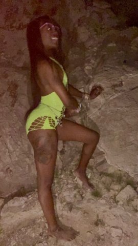 Your Favorite SQUIRTER💦🧚🏾♀✨ Domme / Kink Freak⛓‍💥🧎🏼 - 21 - 1