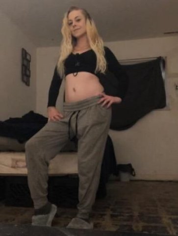 Busty Red neck beauty - 27 - 1