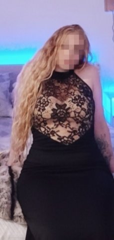 This pussy is wet and ready for you to slide that dick inside. 🏠🚘 Ins & Outs🍑⬅ Carfun too. - 31 - 1