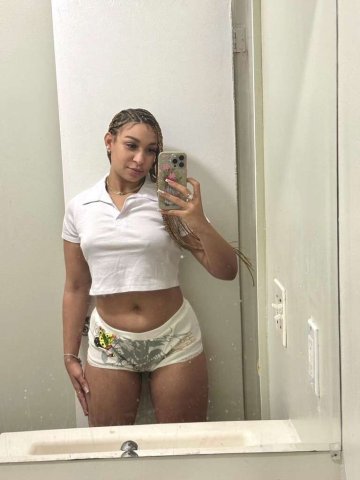 Hi i Am Available me gustan conocer nuevo amigos LATINA SEXY - 23 - 1