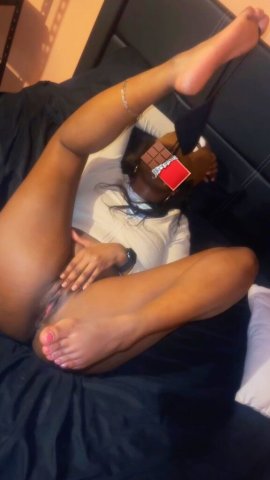 Kumpop🍭 The Chocolate Cinderella🍫👠. IG @diamond_the_barbiee The Hoochie with the enchanted Coochie. 🦋Available for outcalls🏡 and car dates 🚗 - 24 - 1