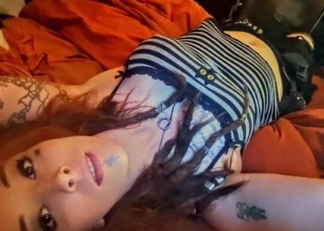 Submissive tattooed hottie outcall carcall. Ask about my hotel special! - 27 - 1