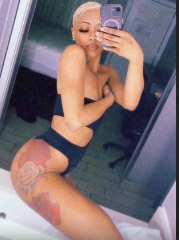 𝐬𝐥𝐢𝐦 𝐫𝐞𝐝🫦here for a little while! lets hangout luv OUTCALL ONLY - 23 - 1