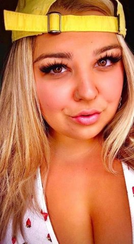 21 YEAR OLD ____CURVY yet TIGHT__ Total Pleaser !! 💕 - 21 - 1