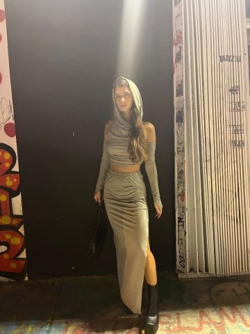 Classy Brunette who Gets the Sa at fredxx - 25 - 1