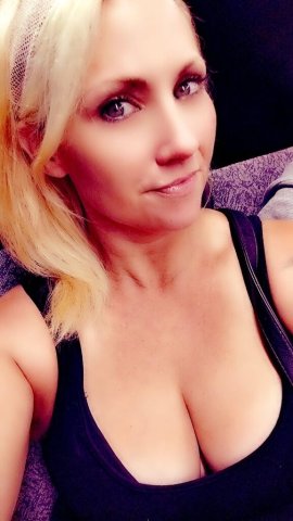 Sexy MILF - Car Fun and Outcall Specials - Available/Disponible - 36 - 1