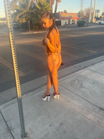 Hey there im Adryana im 5,2 latina /filipino quick visit 15 min 150 (hhr rates are 250$)incalls,outcalls ,Fetish friendly fell free to ask - 19 - 1