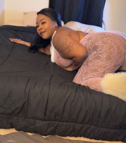 BEAUTY WITH THAT FAT COOCHIE COME GET YA DICK SUCKED DADDY ❤️❤️❤️❤️ - 33 - 1