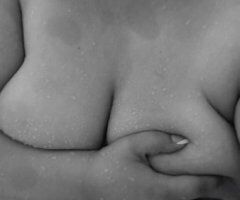 St. Louis escorts - SUNS OUT....BOOBS OUT - 26