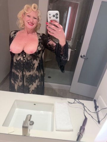 Tonight only incall for a sexy unicorn milf - 52 - 1